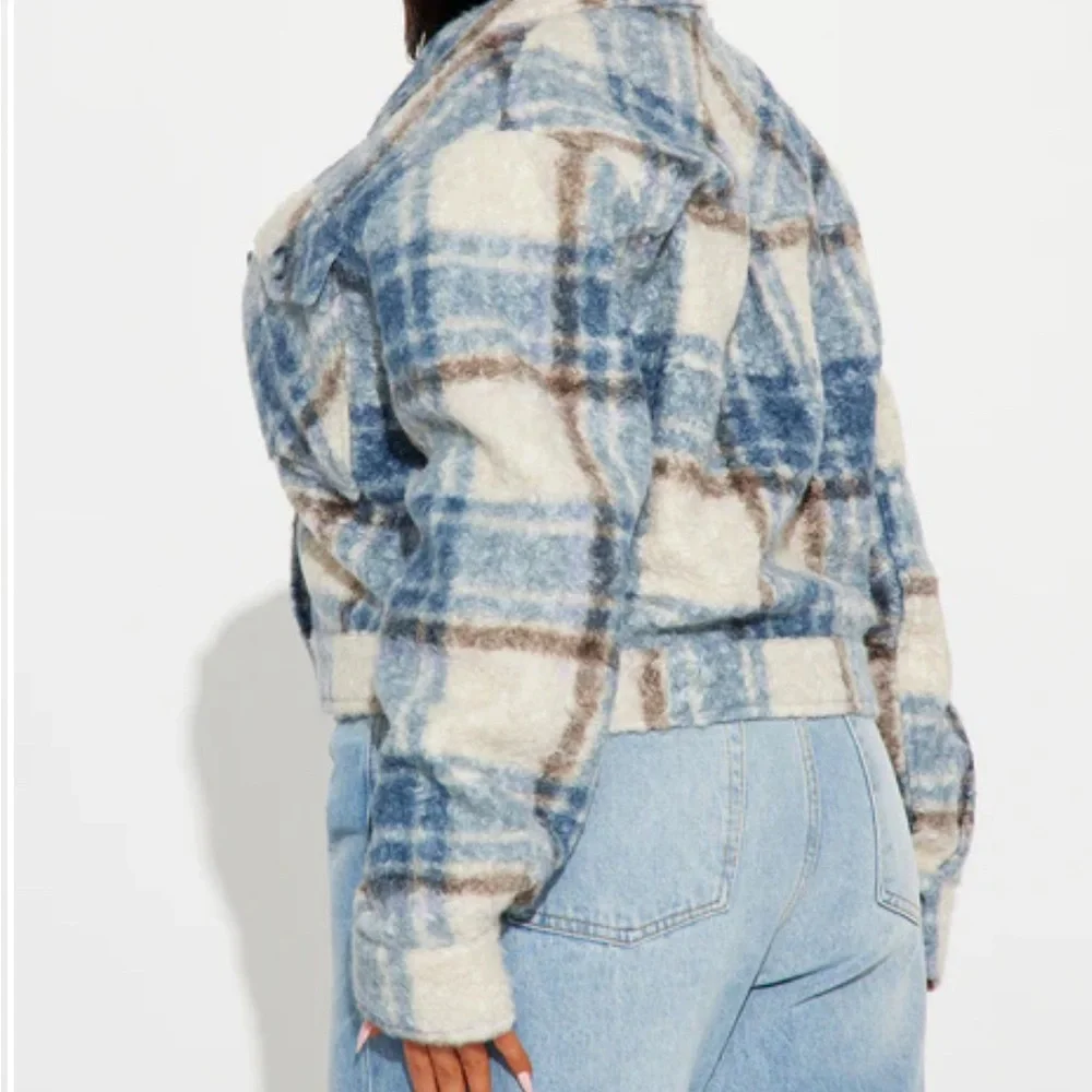 🔥Plaid Blue and White Women's Jacket- Actual color is the first 4 photos. - Picture 4 of 5